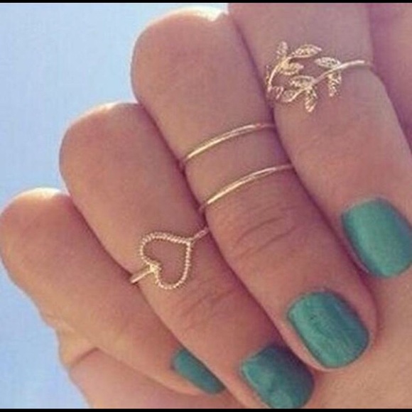 Jewelry - 🎉HP 5/13!🎉CLEARANCE!! Midi Rings 💕Heart Knuckle